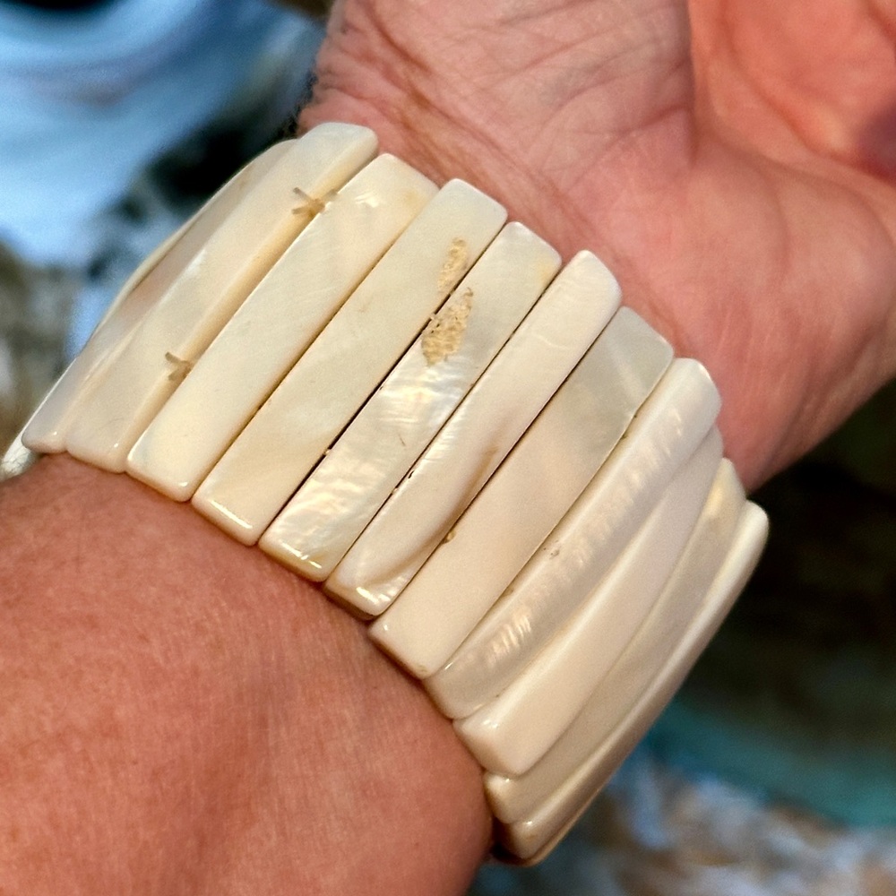 2 Chunky Stretch Bracelets - Mother of Pearl Look